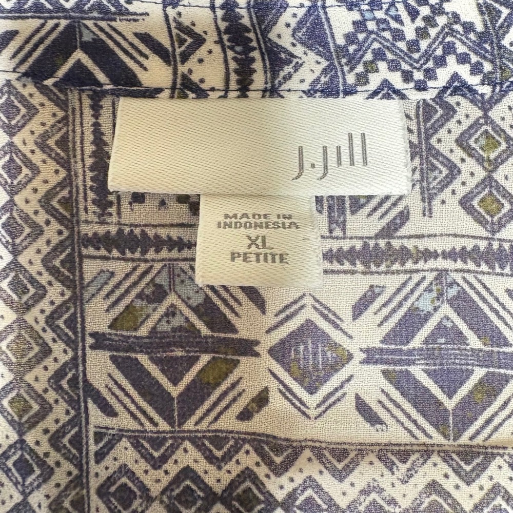 J. Jill Sz XL Petite Blouse Blue White Geometric Tribal Print V-Neck Cap Sleeve - Picture 3 of 6